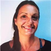 Instructora de Raja y Hatha Yoga integral para adultos con experiencia en clases particulares, yoga niños y adolescentes en Valencia, posibilidad de clases online. Yoga adaptado